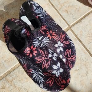 Brand: Reel Legends | Size: 8 | Color: Navy Multi Floral